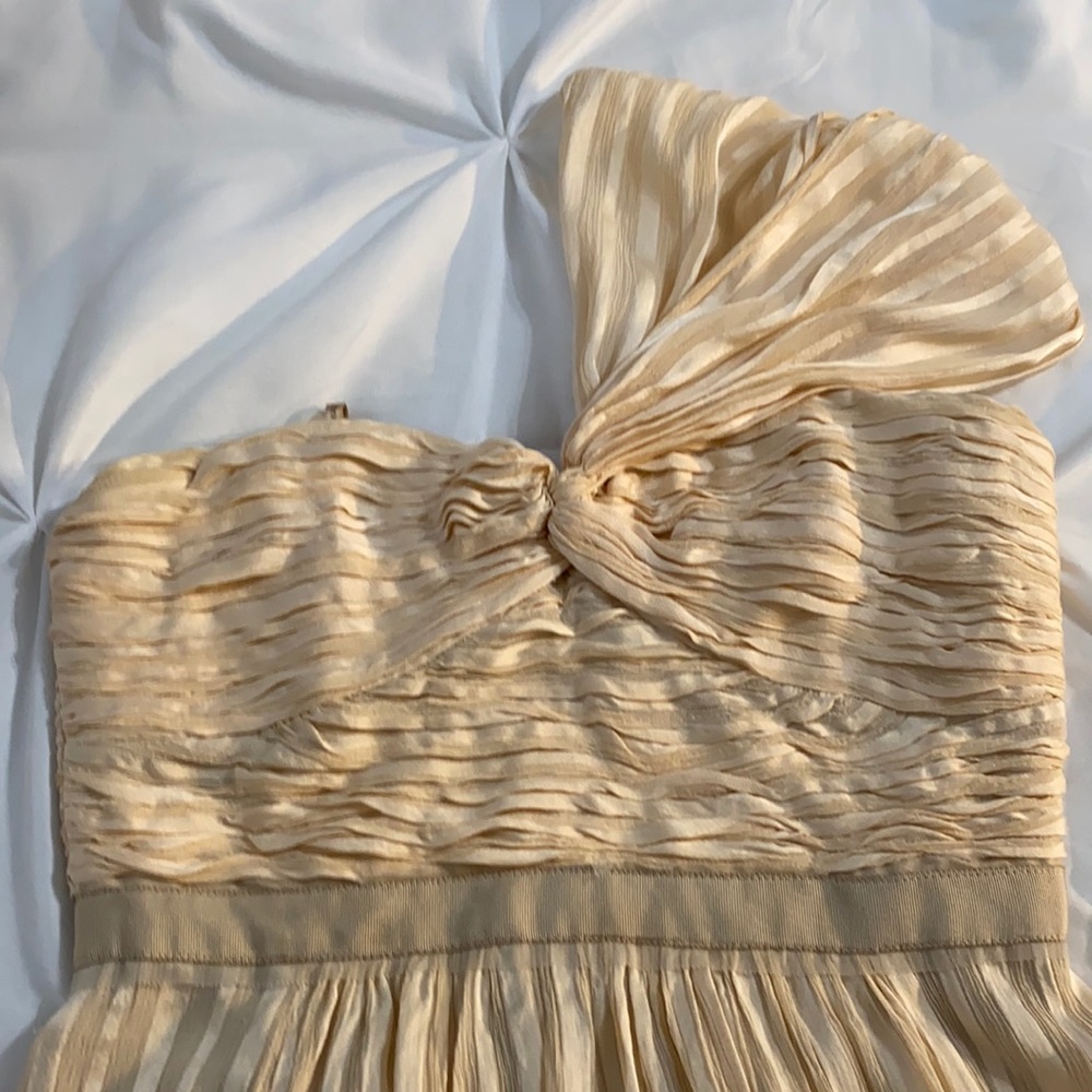 Like NEW BCBG MAX AZRIA FORMAL DRESS - Picture 5 of 13